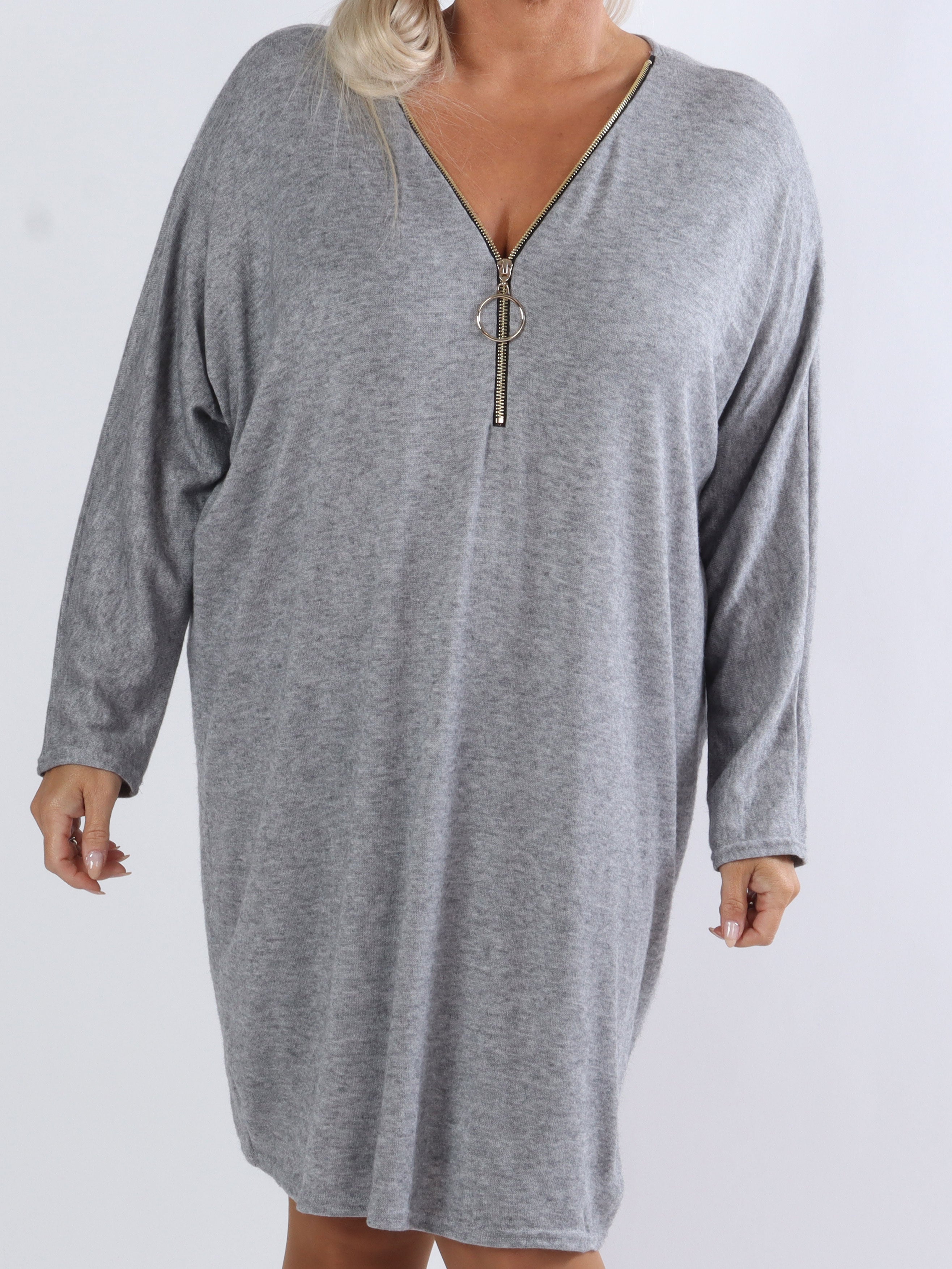 Filippa - Super blød plus size strikkjole med lynlås